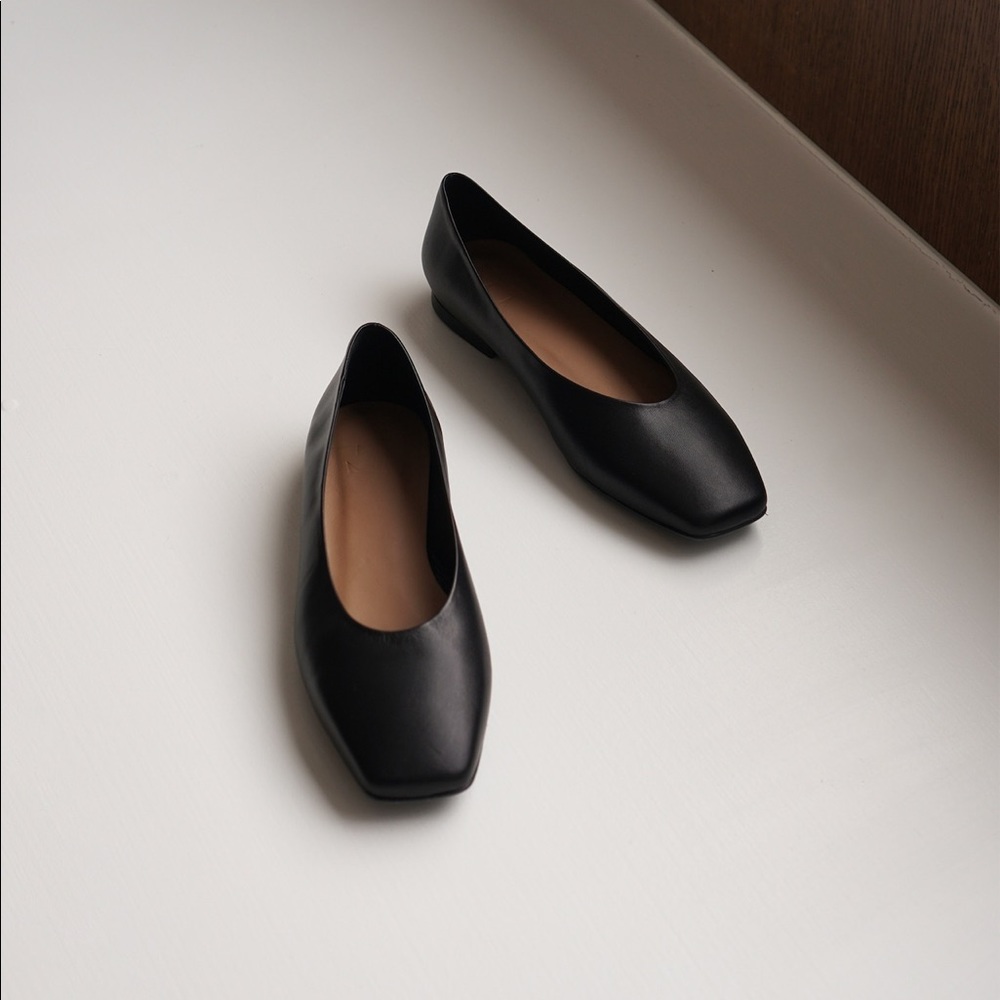 New, leather flats/ ballet flats. Size 7